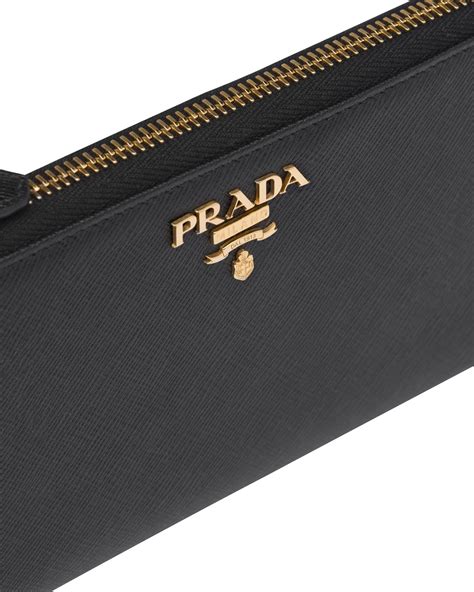 ราคา prada wallet|กระเป๋าสตางค์ Large Saffiano Leather Wallet เซเลสเชียล/ฮอนด้า.